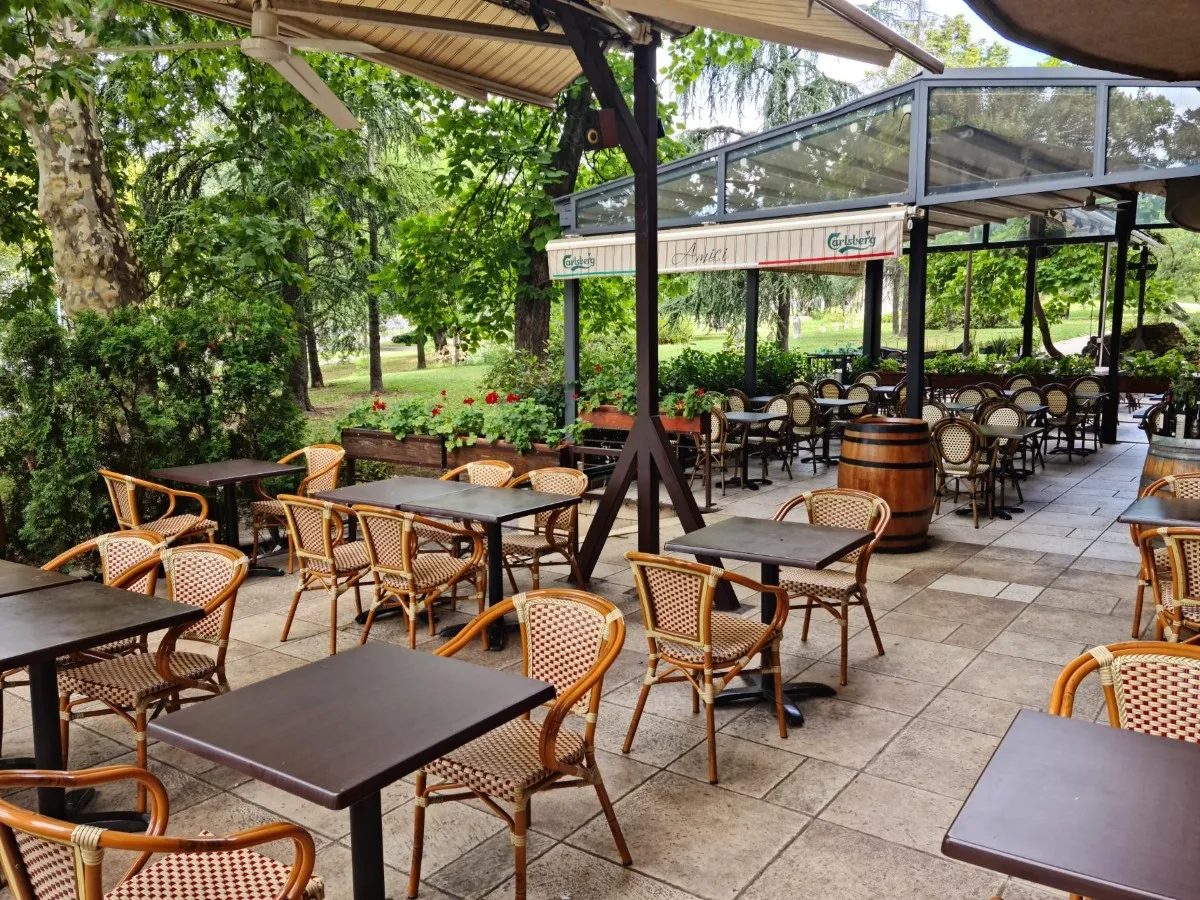 Eksterijer restorana Amici